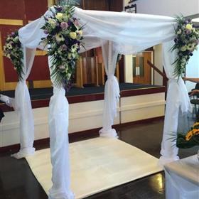 fwthumbtraditional chuppah.jpg